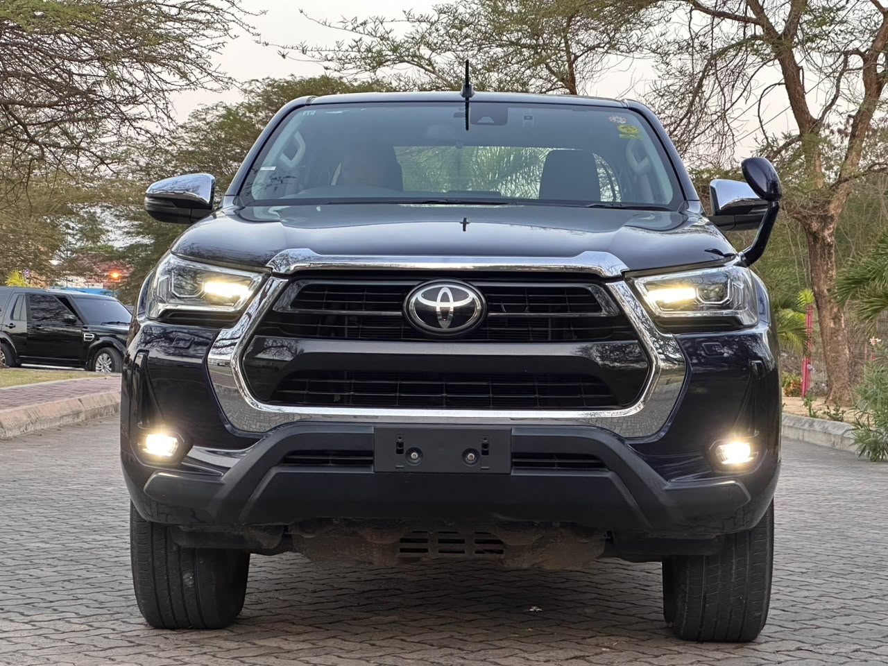 TOYOTA HILUX DOUBLE CABIN
